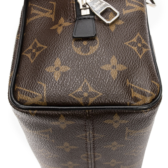 Louis Vuitton Toiletry Pouch - Picture 8 of 10